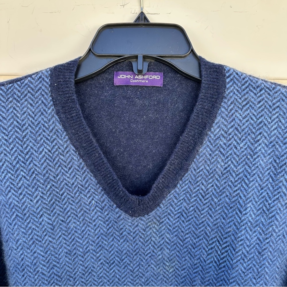 Men's John Ashford Cashmere V-Neck Pullover Sweater EUC - Picture 3 of 6